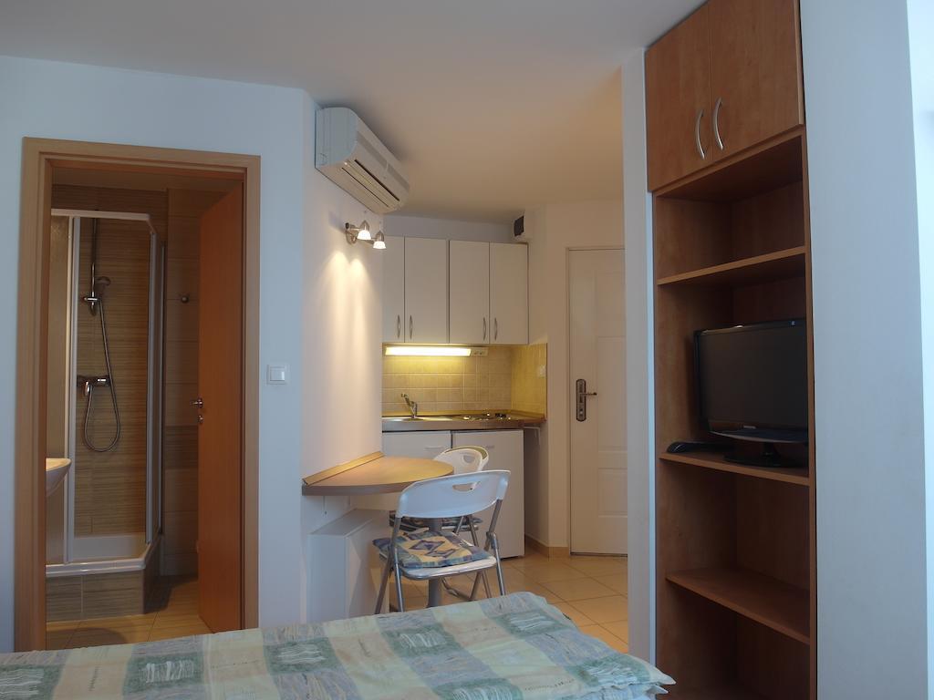 Tip-Top Apartmenthouse Balatonfured Room photo
