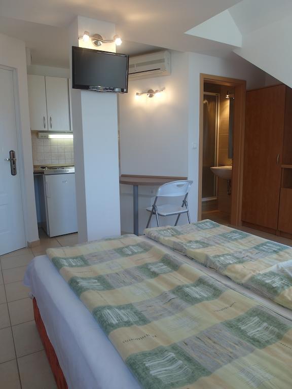 Tip-Top Apartmenthouse Balatonfured Room photo