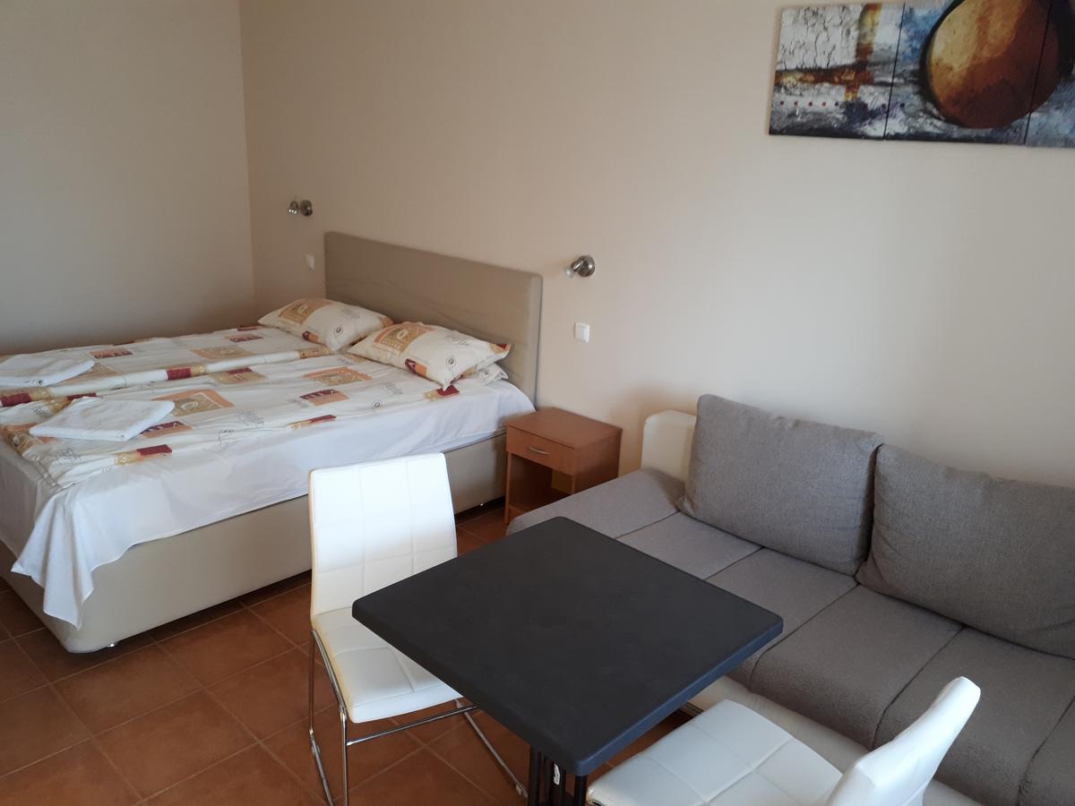 Tip-Top Apartmenthouse Balatonfured Exterior photo