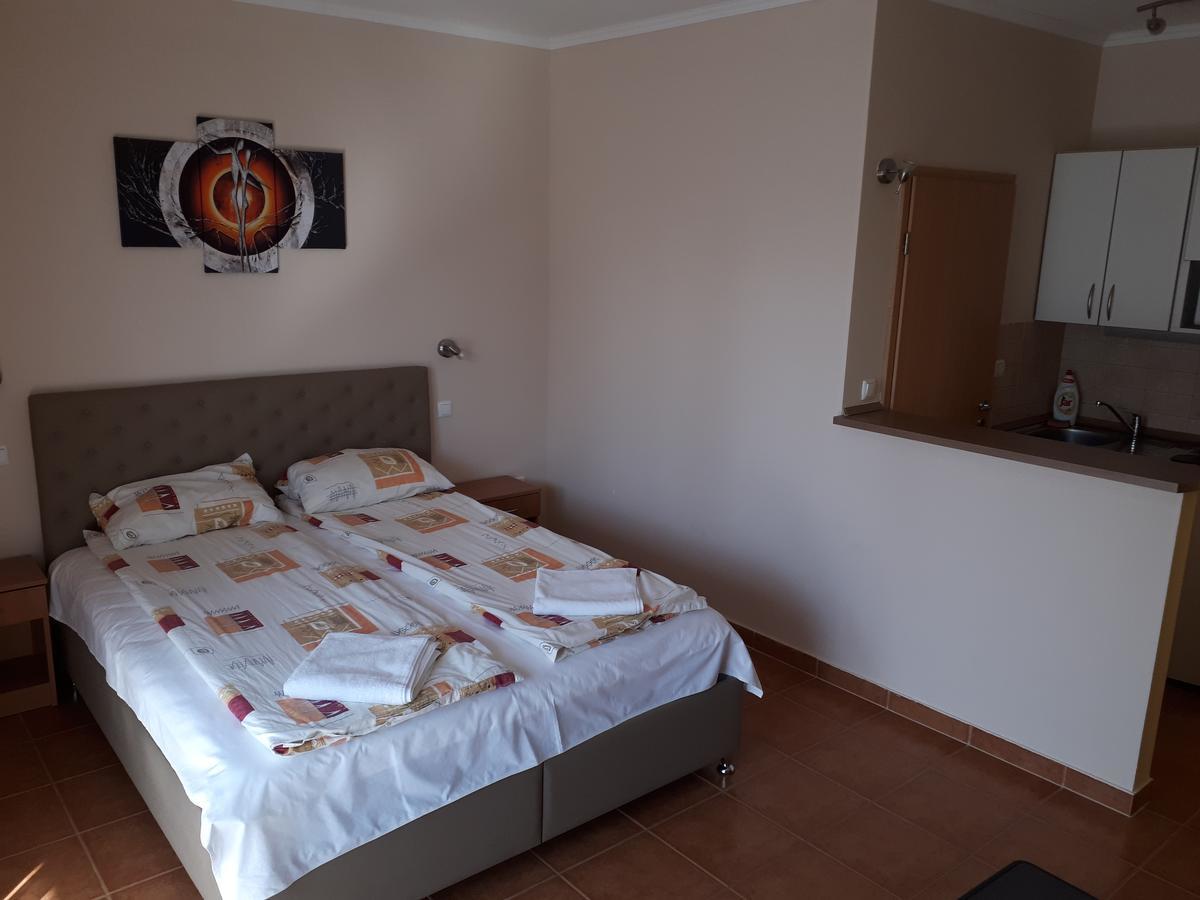 Tip-Top Apartmenthouse Balatonfured Exterior photo